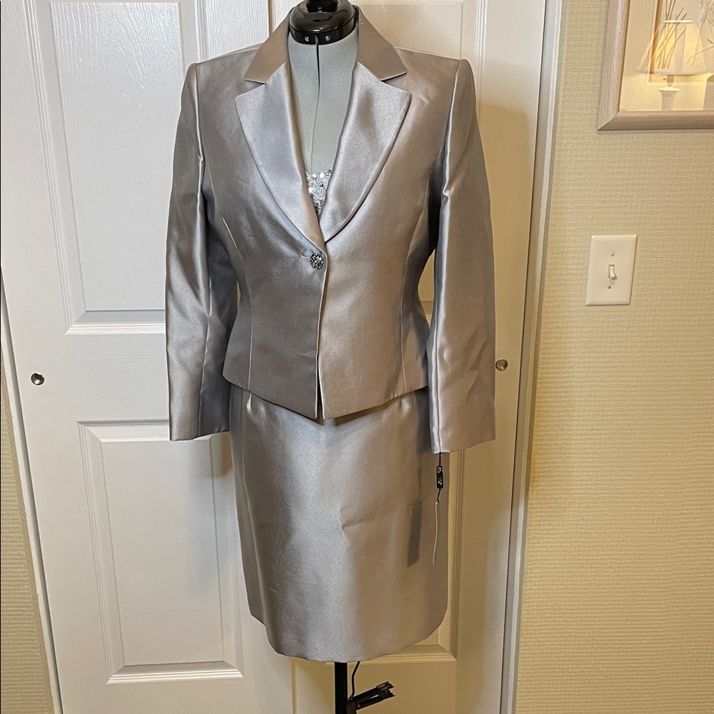 Tahari Luxe Silver Sequin Camisole, Skirt and Jacket Set (12 Petite) NWT